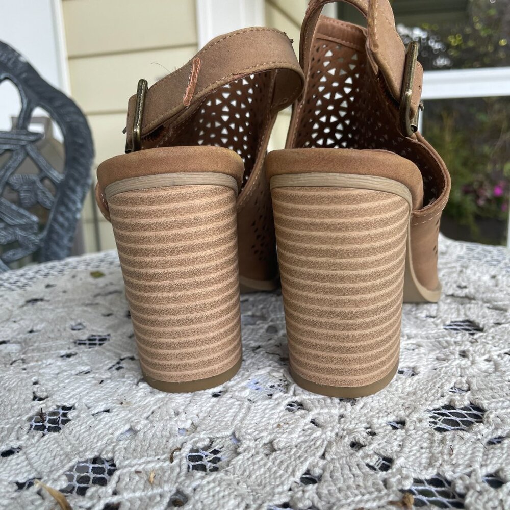 American Thread Sandal - Picture 3 of 5